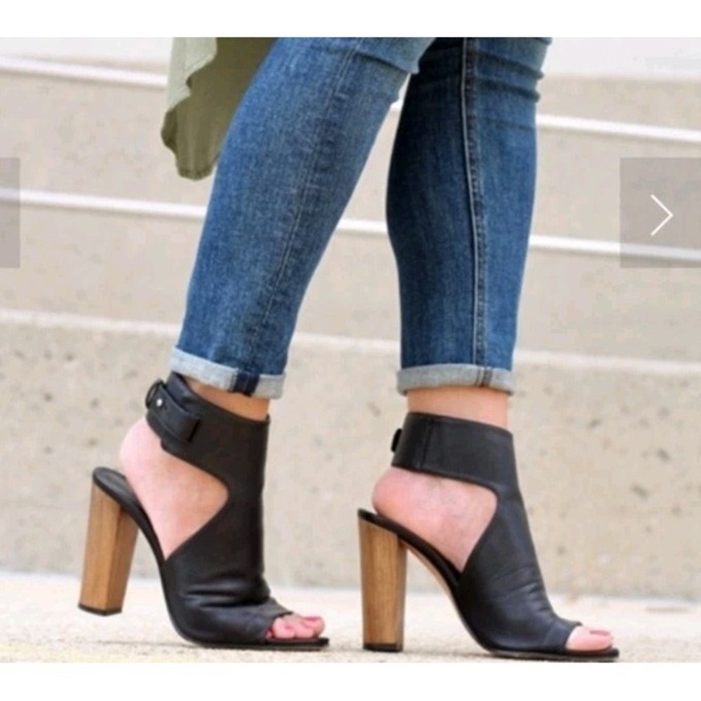 Vince. Addie Open Toe Black Leather Bootie Block Heels Sz 7.5 Italy